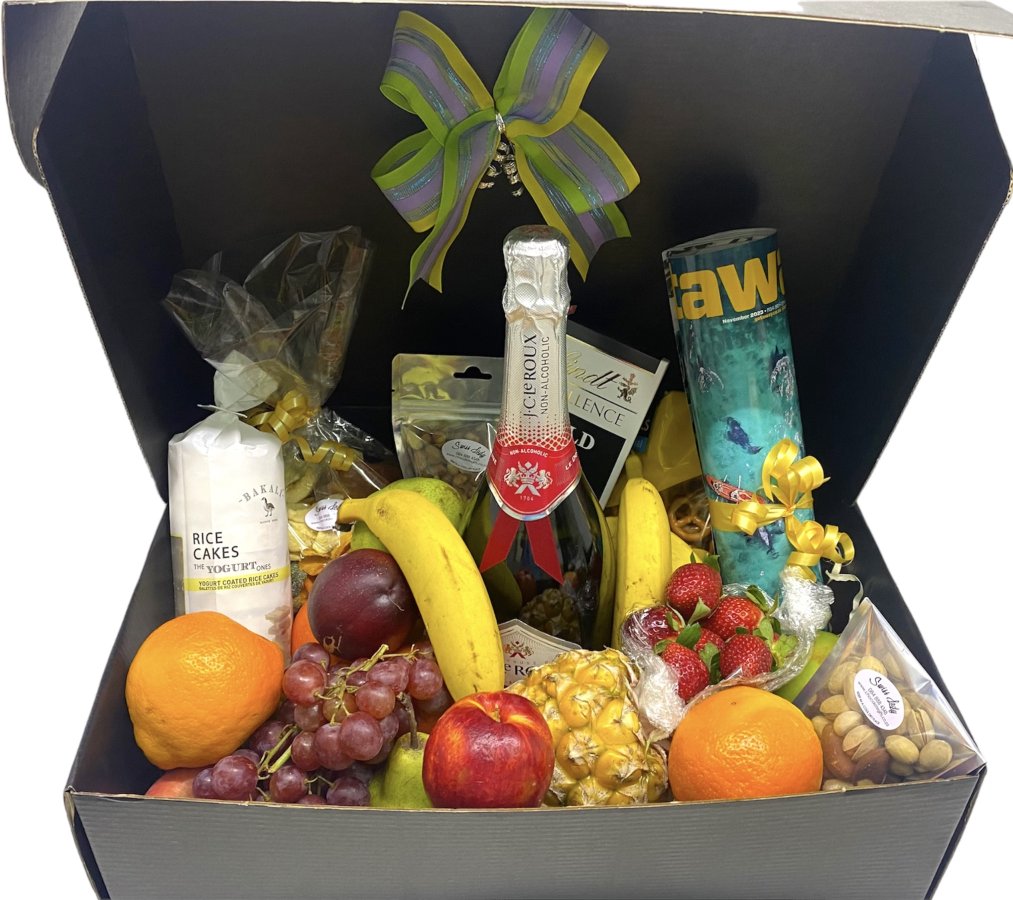 Snack box with champagne