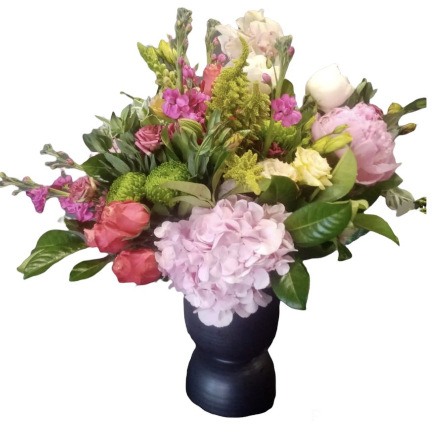 Elegant vase of flowers 
